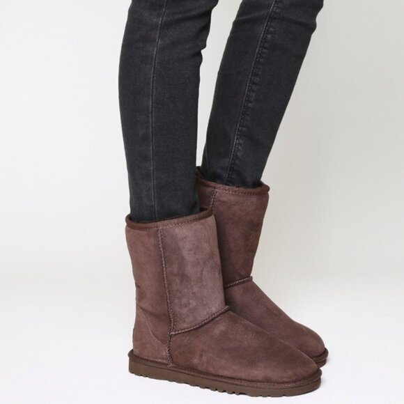 UGG Unisex Kids Classic Short Boots - Picture 3 of 13